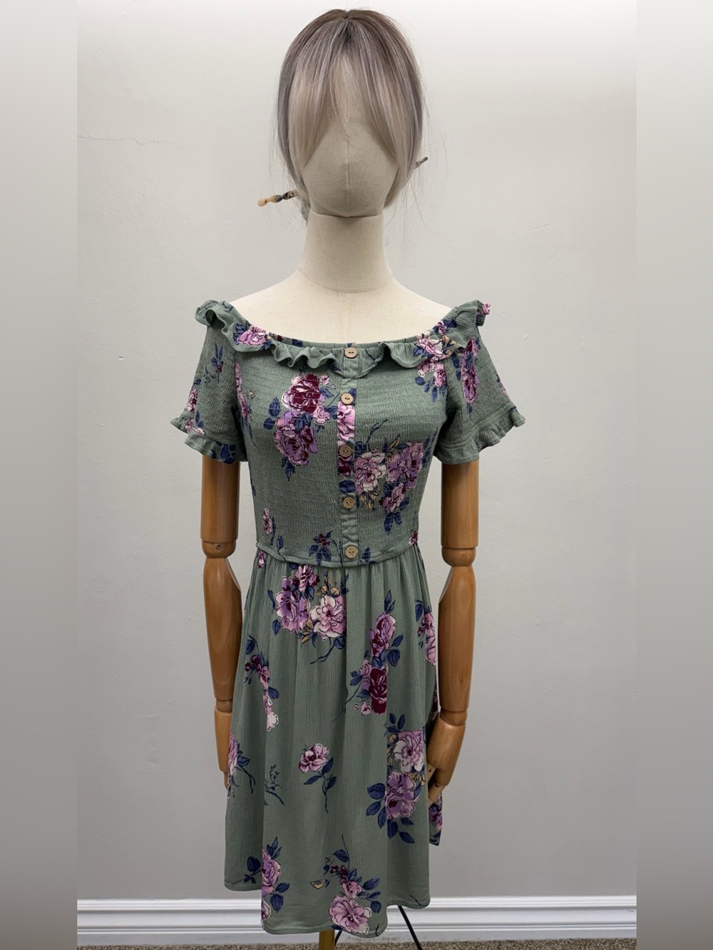 Xhilaration Green Floral Off Shoulder Smocked Dress Medium NWT - Picture 1 of 12
